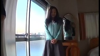 亚洲美熟女被手指插入...