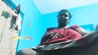 印度熟女阿姨在夜色中...