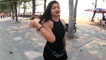 泰国大屁股少女口交并被操