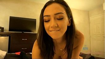 紧身拉丁美女lily...