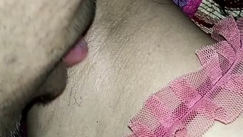 印度少女的大阴蒂被舔乳头