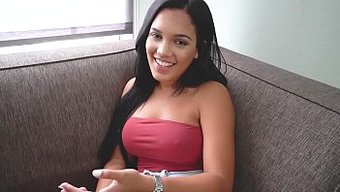 大胸部的拉丁美女al...