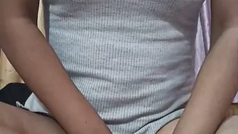 阿姨湿润的阴户从后面被操