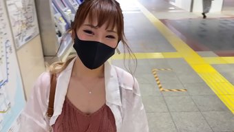 小巧的少女对性有着巨...
