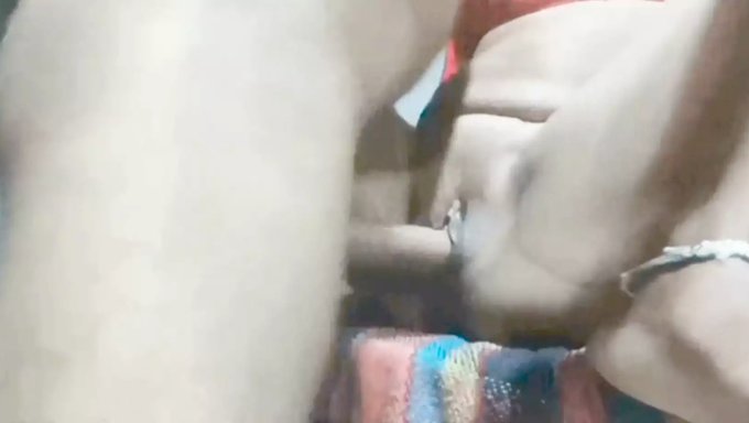 印度宝贝lelela Bhabhi在硬核视频中被操了
