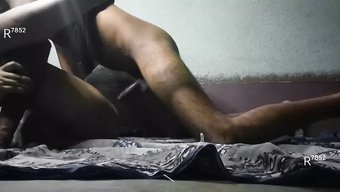 观看一个惊人的印度女...