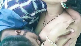印度宝贝们在热辣的视...