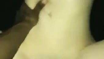 跨种族夫妇在反向骑乘...
