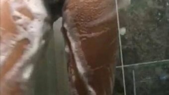 健身房淋浴间里被操的...