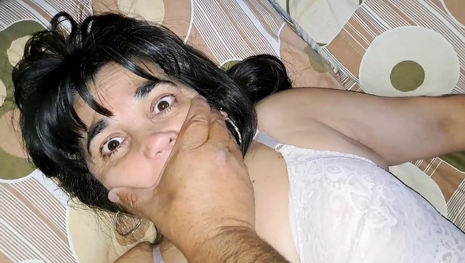 业余视频中的大自然乳房和女权主义