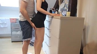 在家庭晚餐前,我和我...