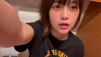 在厕所里自慰让我高潮迭起