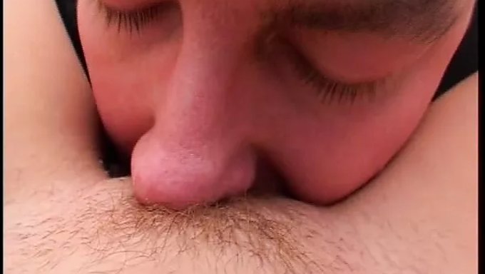欧洲熟女享受与大鸡巴的口交和阴道性交