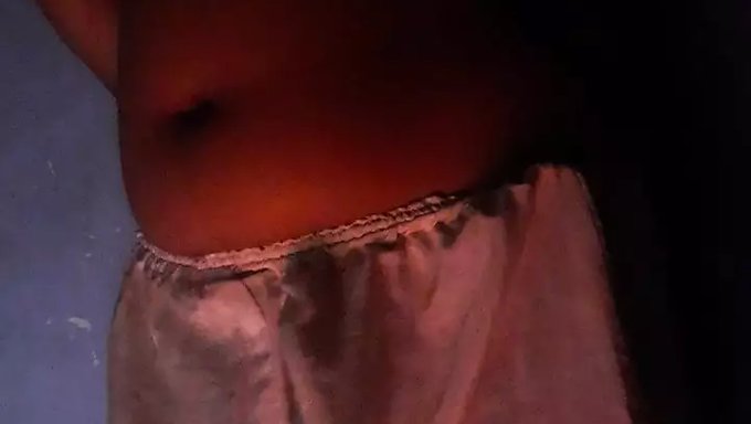 孟加拉女孩在视频通话中自慰并打手枪