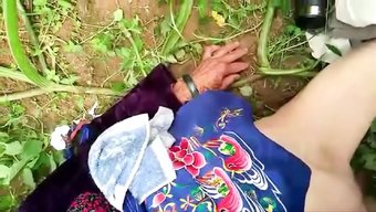 中国奶奶在树林里狂野