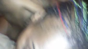 业余情侣享受深喉口交