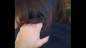 熟女妻子与丈夫享受自...