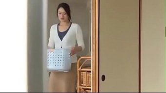 日本妻子在高清视频中...