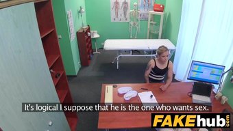 医生操宝贝的阴部以恢复感觉