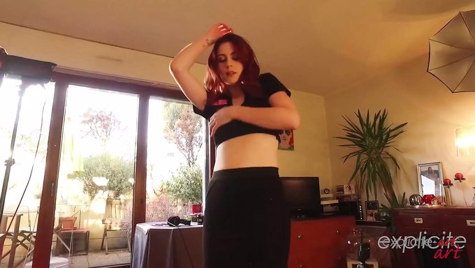 欧洲年轻美女的激烈pov动作