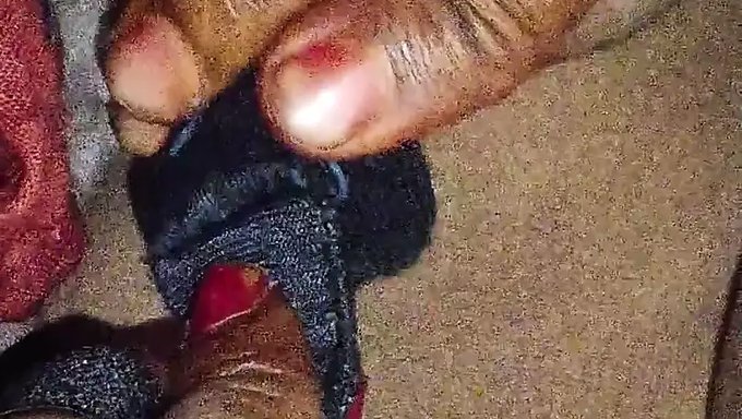 在这个视频中准备好一些大乳头和性感的内衣