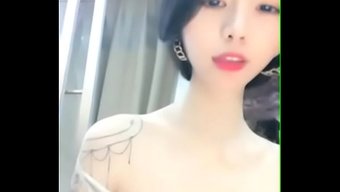 高挑美丽的丑陋阿姨仍...