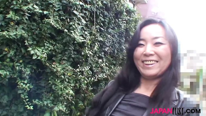 日本熟女nishazawa高子享受激情的传教士遭遇