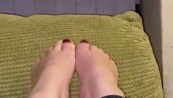 女权主义足部女主人:...