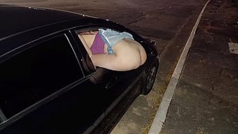 看着这个淫荡的妻子在...
