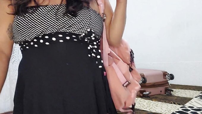 大屁股的巴西妓女在公共场合自慰