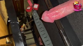 熟女情妇在顺从的男性...