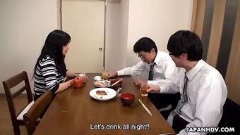 日本妻子被操得阴道里...