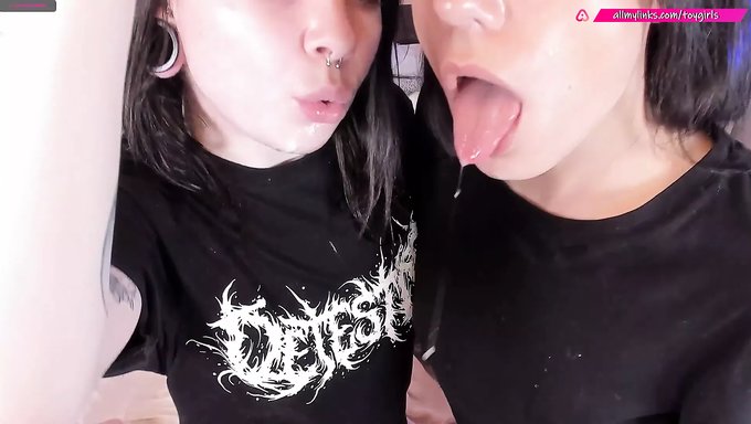 欧洲美女的甜嘴在60 Fps视频中被精液填满