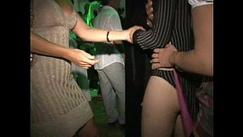 熟女夫妇在交换伴侣狂...