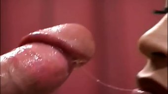 与华丽的亚洲棕发女郎...