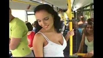 丰满的熟女laura...