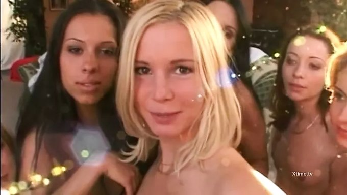 意大利经典:Rocco Siffredi控制着nikki Montana的大鸡巴
