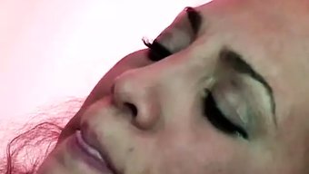 美国丰满的熟女口交并被操