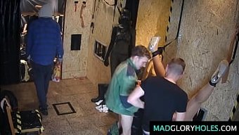 丰满的成熟女人在荣耀...