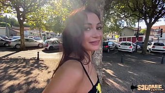 年轻的拉丁美女val...