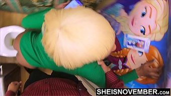 继母和继女在厕所里淘气