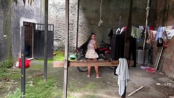 公立学校的女学生被老...