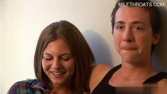 可爱的小妞被男友赏了个惊喜
