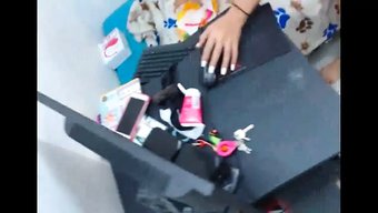 漂亮的拉丁美女被操的阴道