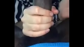 白人业余女子给黑人男...