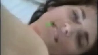与挑逗的狐狸精亲密的...