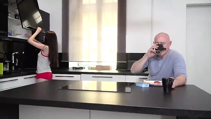 家庭禁忌:紧身阴道和禁忌的性爱在美国家庭
