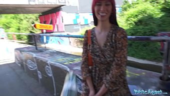 饥渴的宝贝在公共场合...