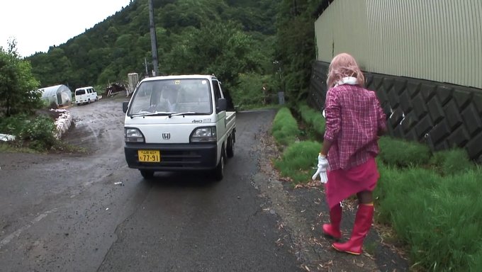亚洲美女被陌生人勾引后被内射