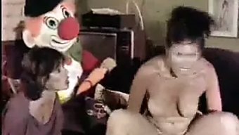 与成熟和少女的复古三人行